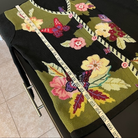 Handknit Vintage Butterflies and flowers beaded cardigan, handknit, cotton/wool - Picture 10 of 13